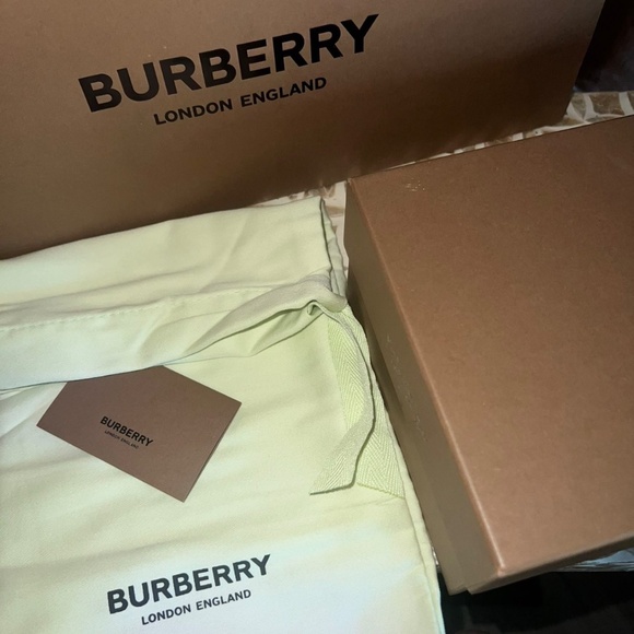 Shoes - Picture 4 of 4